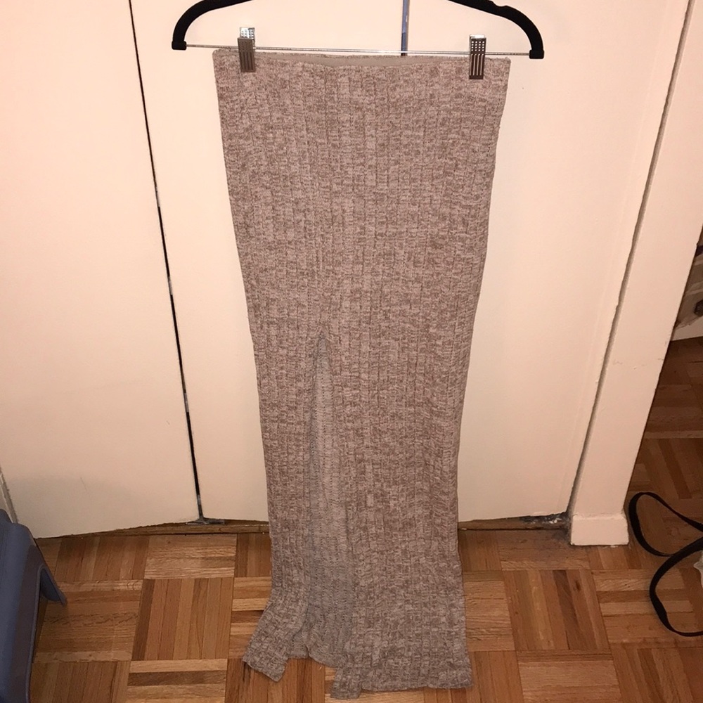 Knee Slit Maxi skirt